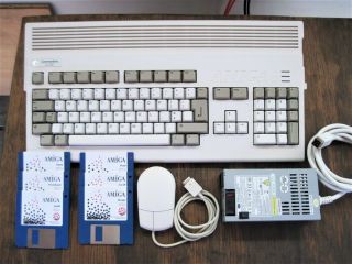 Commodore Amiga 1200 Ntsc With 3.  1 Rom,  2mb Chip Ram,  " Mouse & 117v Ps "