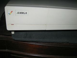 Amiga 1000; includes keyboard,  mouse and powercord. 5