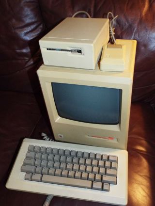 Apple Macintosh 128K Model M0001A w/ Mouse,  Keyboard,  Disk Drive & Carrying Bag 3