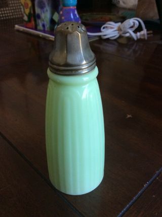 Vtg Jadeite Jadite Green Depression Glass Ribbed Salt / Pepper Shaker.
