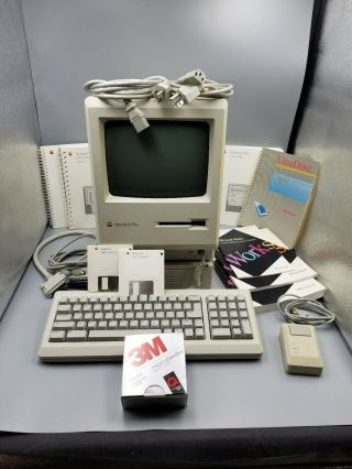 Apple Macintosh Plus M0001a W Keyboard,  Mouse,  Manuals,  Ultradrive & Diskettes