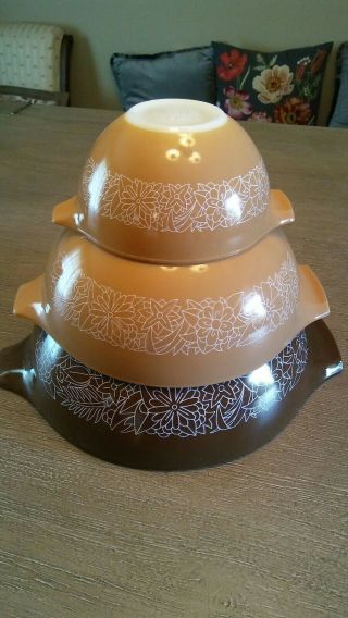 Vintage Set Of 3 Woodland Brown Tan Pyrex Nesting Mixing Bowls 441 443 444