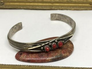 Vintage Native American Sterling Silver 3 - Stone Coral Cuff Bracelet (19.  9g)
