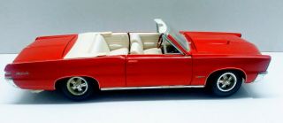 Maisto Vintage 1965 Red Pontiac Gto Convertible Hearst Edition Metal 1:18