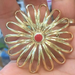 Vintage Gold Tone Flower Outline Pin Brooch,  With Painted Red Center