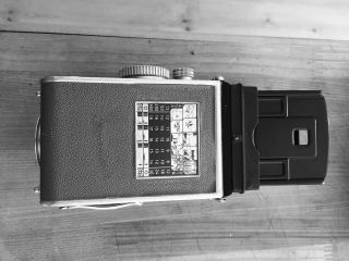 Rolleiflex camera with Carl Zeiss Tessar T 1:3.  5 75mm lens. 2