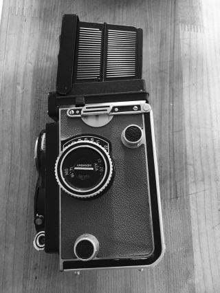 Rolleiflex camera with Carl Zeiss Tessar T 1:3.  5 75mm lens. 3