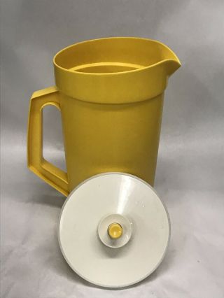 Vintage Tupperware Pitcher Plastic Yellow Push Button Lid 2 Qt 800 Made In Usa