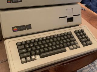 Magnificent 256K Apple III,  5Mb Profile HD,  2 Drives,  Software,  Monitor 5