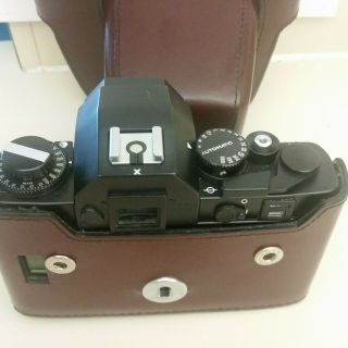 LEICA R R3 BODY ELECTRONIC SLR.  W/CAP,  STRAP & CASE.  Immaculate, 7