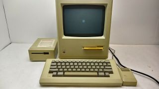1984 Macintosh 512k Model M0001,  Mac Mouse,  Kb & Disk To Turn On