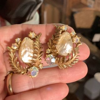 Vintage Signed Har Faux Baroque Pearl,  Ab Rhinestone Gold Tone Clip On Earrings