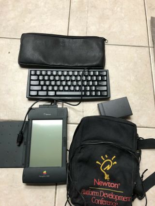 Apple Newton Messagepad 2000 W/ Keyboard,  Cases,  Accessories Install Disk