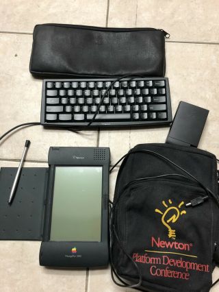 Apple Newton MessagePad 2000 w/ Keyboard,  Cases,  Accessories Install Disk 4
