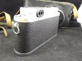 Leica IIIC Rangefinder Camera in Near with Case 12