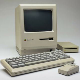 Apple Macintosh Plus M0001a Computer With Box And System Disks