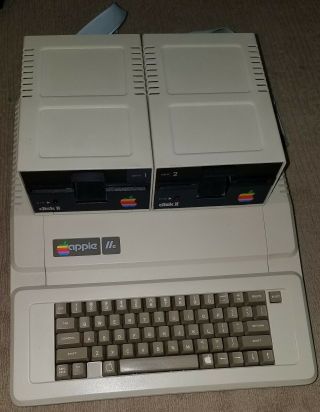 Apple Iie Computer W/two Apple Floppies Drives A2s2064
