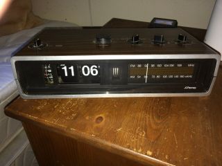 Vintage J.  C.  Penney Fm/am Flip Clock Radio 680 - 3772 (radio & Clock)