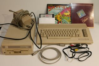 Commodor 64c Computer With Accesories