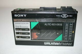 Vintage Sony Walkman Walkman Wm - F18 Cassette Fm/am - Missing Battery Cover