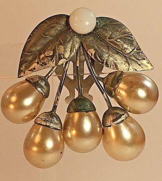 Art Deco Dress Clip.  Large Oval " Pearls " & Silvertone Leaves.  Vintage.  B86