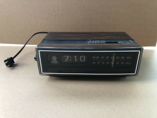 Vintage Ge General Electric Am/fm Alarm Clock Radio 7 - 4305c,  Needs Some Repair