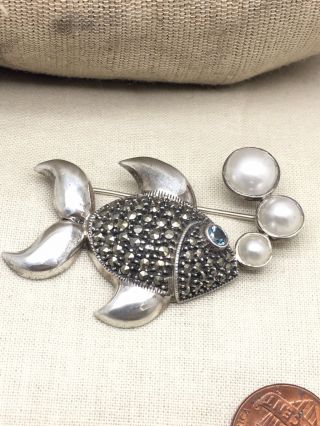 VINTAGE JUDITH JACK STERLING MARCASITE FAUX PEARL WHIMSICAL FISH PIN - BROOCH B2 2