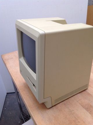 1984 Apple Macintosh Model M001,  128k Model,  400K Computer,  (The) 11