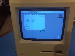 1984 Apple Macintosh Model M001,  128k Model,  400K Computer,  (The) 4