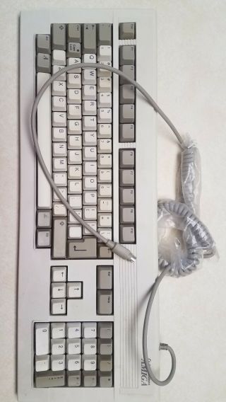 Two Commodore AMIGA 4000 keyboards 4