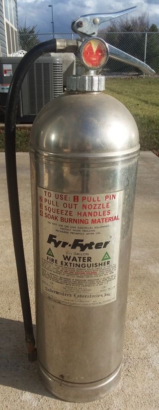 Vtg Fyr - Fyter Fire Extinguisher Water Can Model F2w 2 - 1/2 Gallon Rescue Mancave