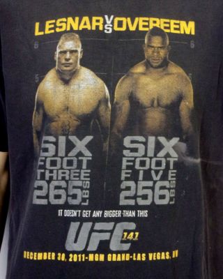 Vtg 2011 Brock Lesnar Vs.  Alistair Overeem Ufc Mma T - Shirt Fight Night Promo Xl
