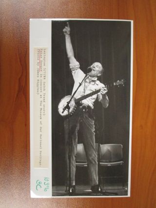 Vintage Glossy Press Photo Folk Singer Pete Seeger,  We Shall Overcome,  Hammer 7