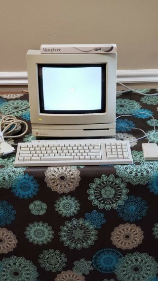 Apple Macintosh Lc M0350,  Rgb Monitor,  Keyboard And Bus Mouse,  Read
