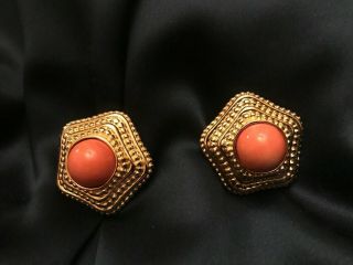 Fab Vintage Signed Ciner Coral Cabochon Gold Tone Metal Clip Earrings