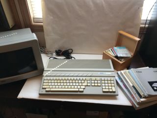 Atari 1040 Stfm,  Sc1224 Monitor,  &,  7 Manuals,  Cords,  Floppy 