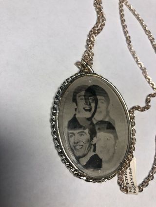 1964 Vintage The Beatles Flashing Picture Pendant Necklace With Tag 2