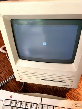 Apple Macintosh SE Bundle 1 Mbyte RAM,  800K drive.  20 SC hard keyboards,  mouse, 3