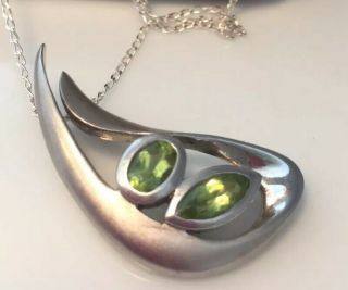 Vintage Jewellery Gorgeous Sterling Silver & Peridot Pendant & Chain