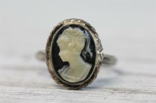 Vintage Cameo Resin Sterling Silver 925 Ring Black & White Pretty 8