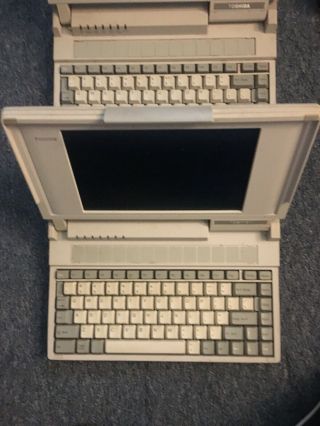 (2) Toshiba t1000se Computers 3