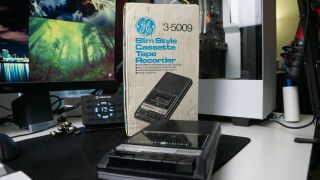 Vntg General Electric Ge 3 - 5009 Slim Portable Cassette Tape Recorder Player