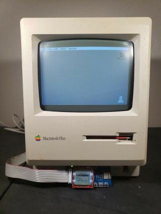 Apple Macintosh Plus Mac - M0001A 1MB RAM,  800K Floppy Drive,  & Floppy EMU 2
