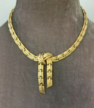 Vintage Jewellery Textured Trifari Signed Link Pendant Necklace