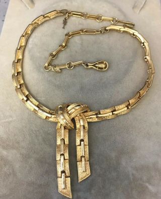 Vintage Jewellery Textured Trifari Signed Link Pendant Necklace 2