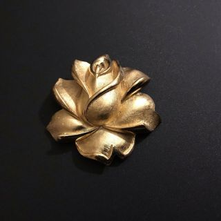 Vintage Crown Trifari Gold Tone Rose Flower Pin Brooch