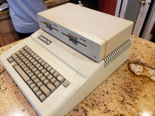 Apple IIe Enhanced Computer A2S2064 w/80 COL 64K RAM Expansion /DUO Disk A9M0108 3