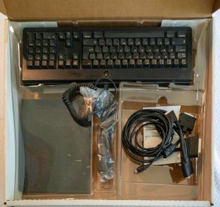 NeXTstation Turbo Color 33 MHz 80 MB,  2GB SCSI HD,  Sound Box,  Keyboard,  Mouse 7