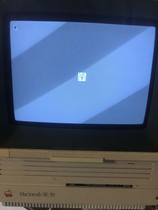 Apple Macintosh Se/30 Model 5119  Turns On
