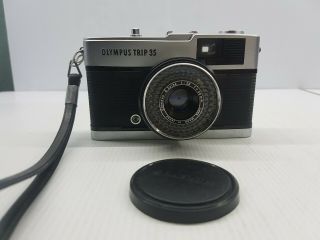 Vintage Retro Olympus Trip 35 35mm Film Camera F=40 1:2.  8 Japan Strap Silver